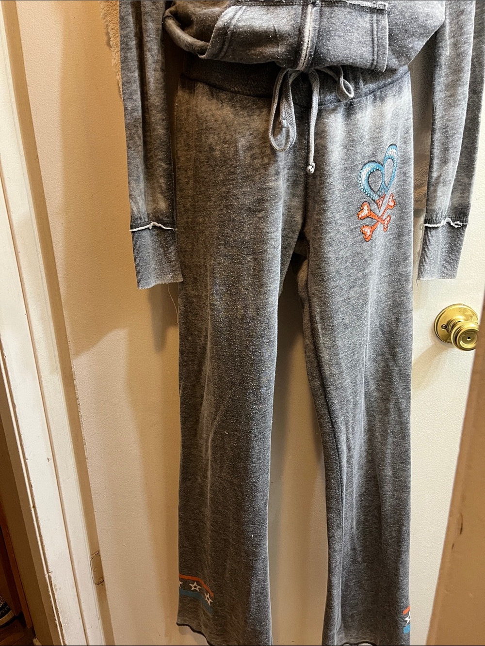 πͺ½β€οΈπ€ππͺ½SINFUL Gray Zip-Up Hoodie with Blue & Orange Winged Heart Graphicβ€οΈπͺ½π€πͺ½ππͺ½ - Picture 6 of 10